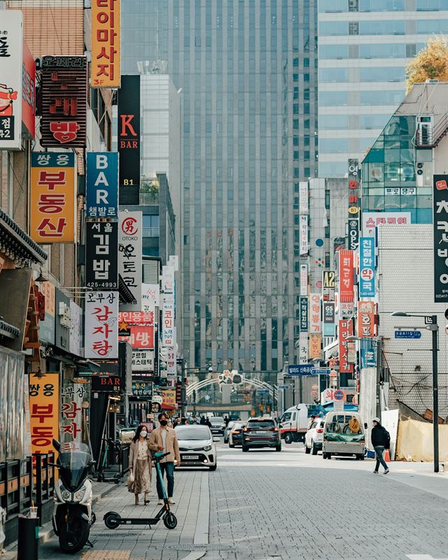 Busy Seoul street lined with Korean shop signs